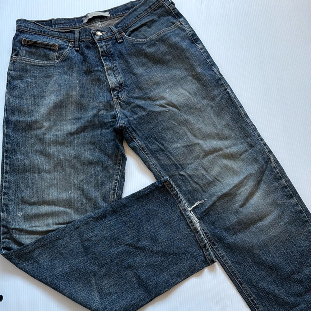 Lee Premium Relaxed Fit Straight leg blue jeans. Men’s size 36 x 32